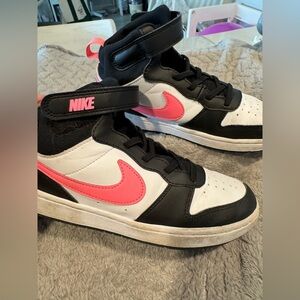 Nike Kids High-Top Sneakers in Black, White & Pink